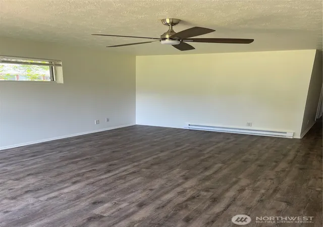Photo 3 of Sale Pending at 1 Pacific Pl #1, Longview, WA 98632 | MLS# NWM2576121 | Listing updated on 2026-09-20
