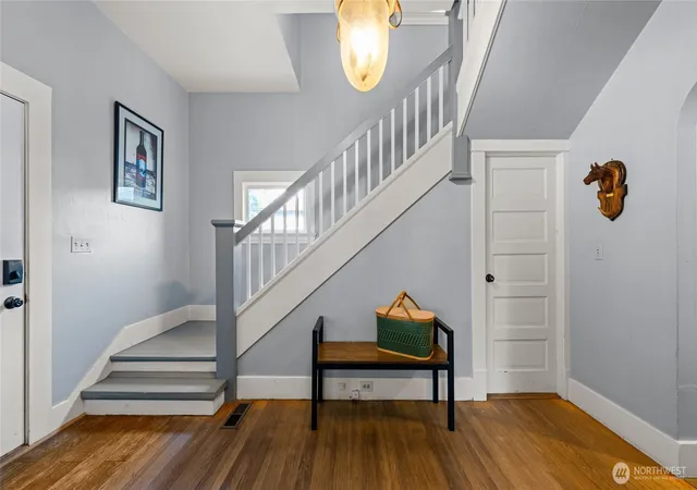 Photo 3 of Single family home for sale at 528 E Alder St, Walla Walla, WA 99362 | MLS# NWM2576125 | Listing updated on 2026-09-25