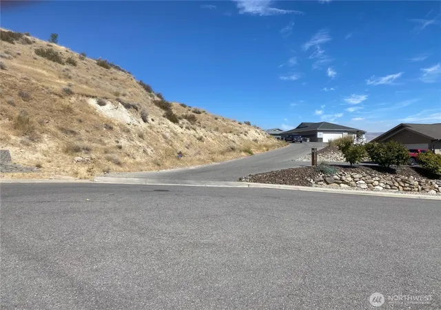 Photo 2 of Land for sale at 1936 Dorner Pl, Wenatchee, WA 98801 | MLS# NWM2576142 | Listing updated on 2026-09-25