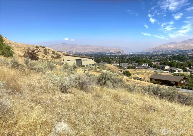 Photo 3 of Land for sale at 1936 Dorner Pl, Wenatchee, WA 98801 | MLS# NWM2576142 | Listing updated on 2026-09-25
