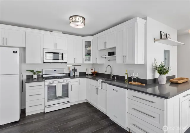 Townhouse for sale at 13716 Midvale Ave N #C, Seattle, WA 98133 | MLS# NWM2576155
