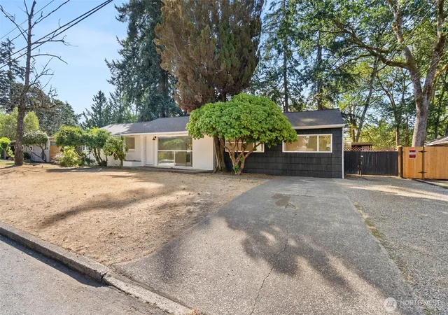 Photo 2 of Single family home for sale at 8518 Mount Tacoma Dr Sw, Lakewood, WA 98498 | MLS# NWM2576159 | Listing updated on 2026-09-25