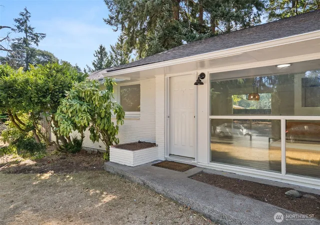 Photo 3 of Single family home for sale at 8518 Mount Tacoma Dr Sw, Lakewood, WA 98498 | MLS# NWM2576159 | Listing updated on 2026-09-25