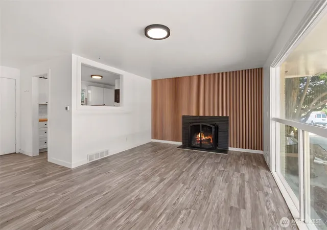 Photo 4 of Single family home for sale at 8518 Mount Tacoma Dr SW, Lakewood, WA 98498 | MLS# NWM2576159 | Listing updated on 2026-09-25