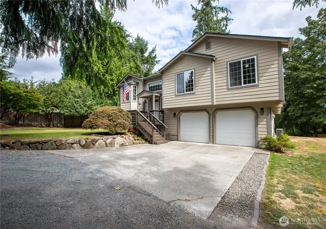 Photo 2 of Contingent at 521 208th Avenue E, Lake Tapps, WA 98391 | MLS# NWM2576167 | Listing updated on 2026-09-17