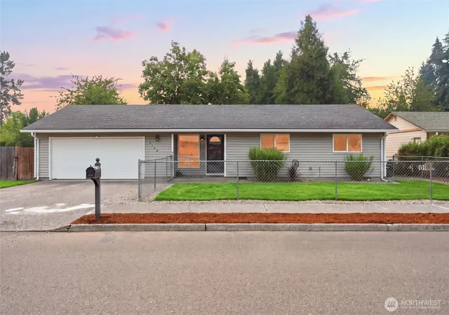 Single family home for sale at 2102 NE 96th Court N, Vancouver, WA 98664 | MLS# NWM2576168