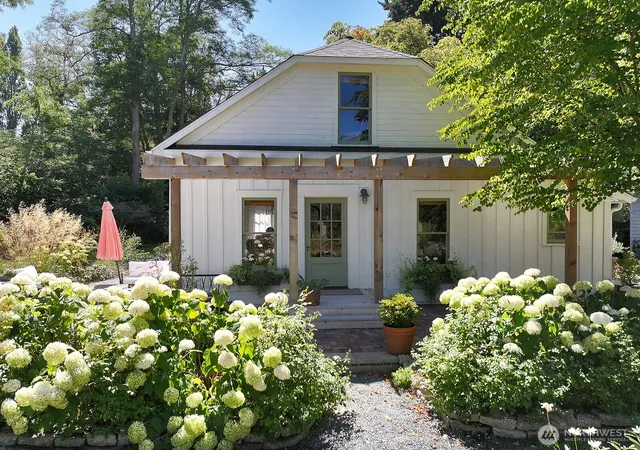 Photo 1 of Single family home for sale at 847 Saratoga Rd, Langley, WA 98260 | MLS# NWM2576173 | Listing updated on 2026-09-23