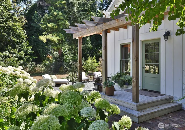 Photo 4 of Single family home for sale at 847 Saratoga Rd, Langley, WA 98260 | MLS# NWM2576173 | Listing updated on 2026-09-23