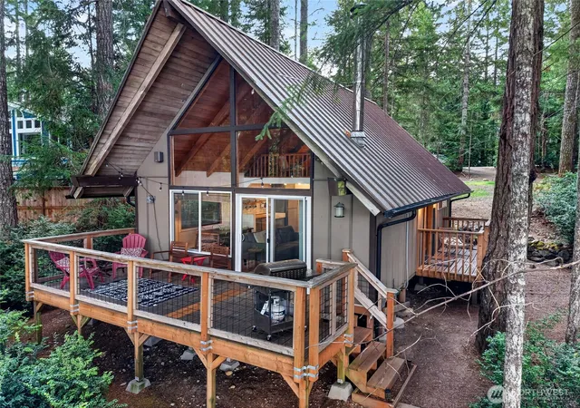 Photo 1 of Sale Pending at 270 E Emerald Lake Dr, Grapeview, WA 98546 | MLS# NWM2576198 | Listing updated on 2026-09-24