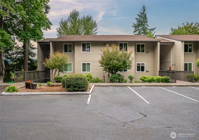 Photo 3 of Condo for sale at 303 Kenyon St Nw #2A, Olympia, WA 98502 | MLS# NWM2576207 | Listing updated on 2026-09-25