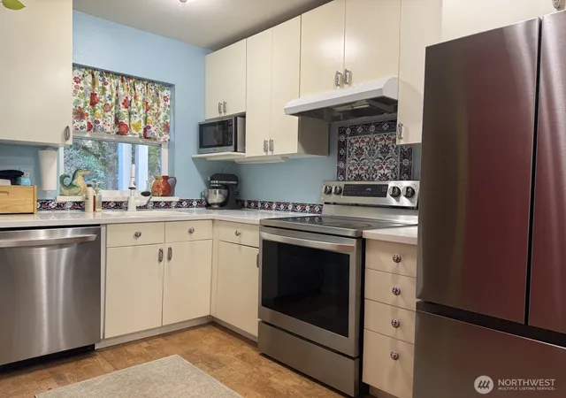 Photo 3 of Condo for sale at 353 Wallace Way Ne #7, Bainbridge Island, WA 98110 | MLS# NWM2576209 | Listing updated on 2026-09-25
