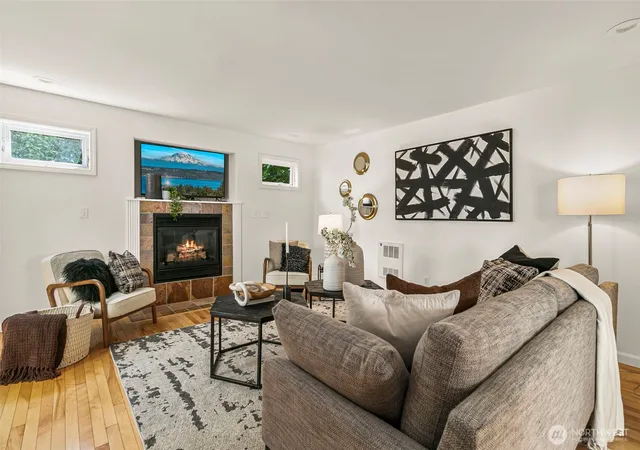 Photo 3 of Townhouse for sale at 158 15th Avenue #B, Seattle, WA 98122 | MLS# NWM2576254 | Listing updated on 2026-09-20