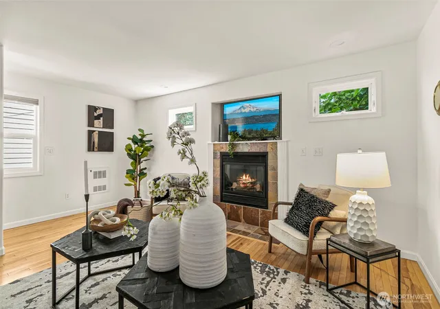 Photo 4 of Townhouse for sale at 158 15th Avenue #B, Seattle, WA 98122 | MLS# NWM2576254 | Listing updated on 2026-09-20