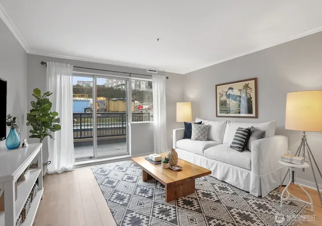 Photo 2 of Condo for sale at 321 10th Avenue S #604, Seattle, WA 98104 | MLS# NWM2576259 | Listing updated on 2026-09-25