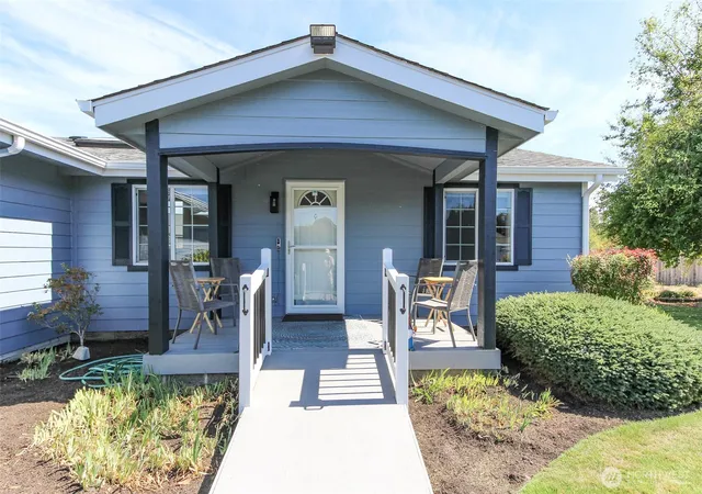 Photo 3 of Manufactured home for sale at 414 Willow St SW, Orting, WA 98360 | MLS# NWM2576262 | Listing updated on 2026-09-19