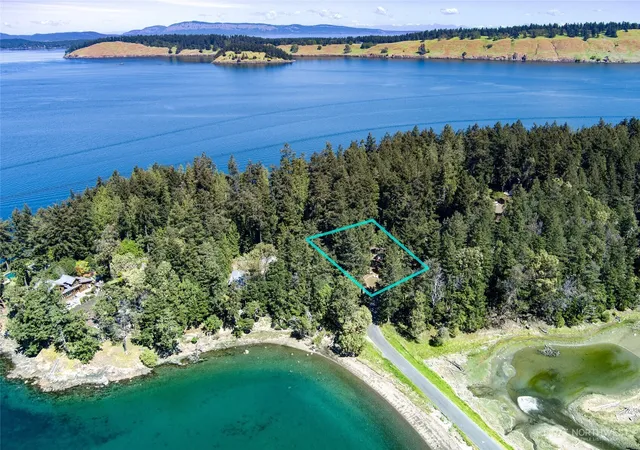 Photo 2 of Single family home for sale at 40 Brooks Ln, Friday Harbor, WA 98250 | MLS# NWM2576275 | Listing updated on 2026-09-25