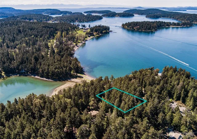 Photo 3 of Single family home for sale at 40 Brooks Ln, Friday Harbor, WA 98250 | MLS# NWM2576275 | Listing updated on 2026-09-25