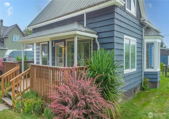 Photo 1 of Single family home for sale at 209 E Cowlitz St, South Bend, WA 98586 | MLS# NWM2576286 | Listing updated on 2026-09-25