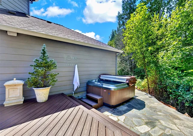 Photo 4 of Sale Pending at 14701 274th Way NE, Duvall, WA 98019 | MLS# NWM2576321 | Listing updated on 2026-10-01