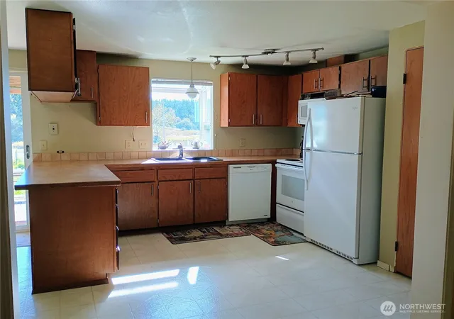 Photo 4 of Single family home for sale at 3295 Hastings, Port Townsend, WA 98368 | MLS# NWM2576324 | Listing updated on 2026-09-29