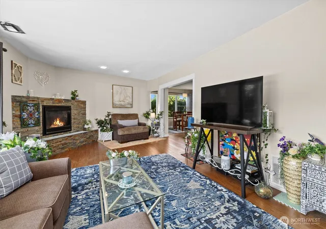 Photo 3 of Single family home for sale at 5025 Wilmington Ave, Everett, WA 98203 | MLS# NWM2576359 | Listing updated on 2026-09-30