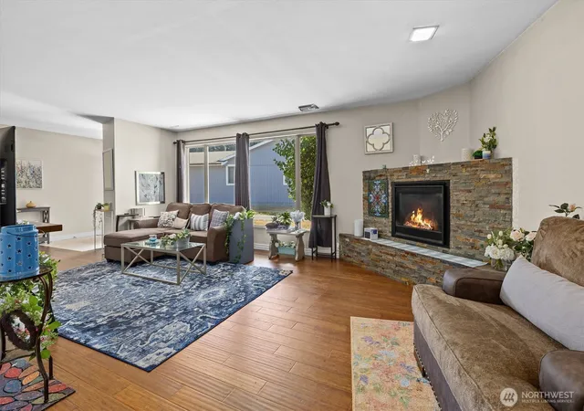 Photo 4 of Single family home for sale at 5025 Wilmington Ave, Everett, WA 98203 | MLS# NWM2576359 | Listing updated on 2026-09-30