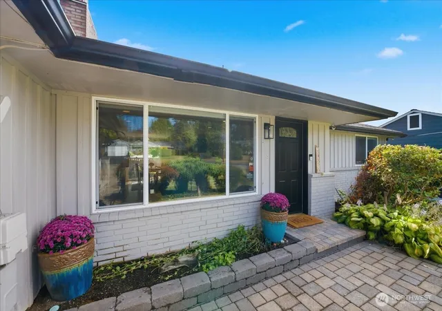 Photo 4 of Sale Pending at 22919 74th Avenue W, Edmonds, WA 98026 | MLS# NWM2576372 | Listing updated on 2026-09-26
