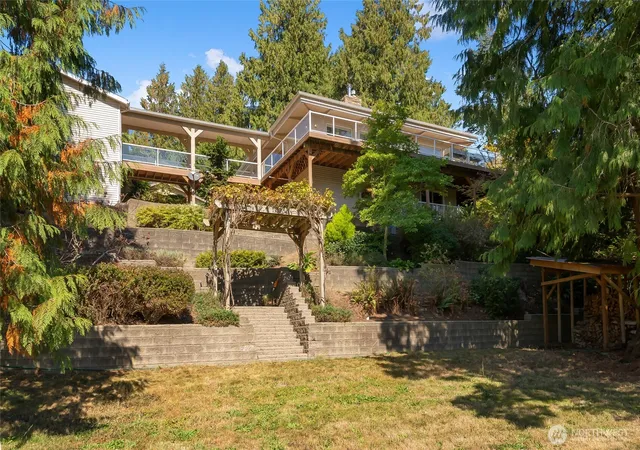 Photo 1 of Single family home for sale at 555 E Hemmi Rd, Lynden, WA 98264 | MLS# NWM2576382 | Listing updated on 2026-09-30