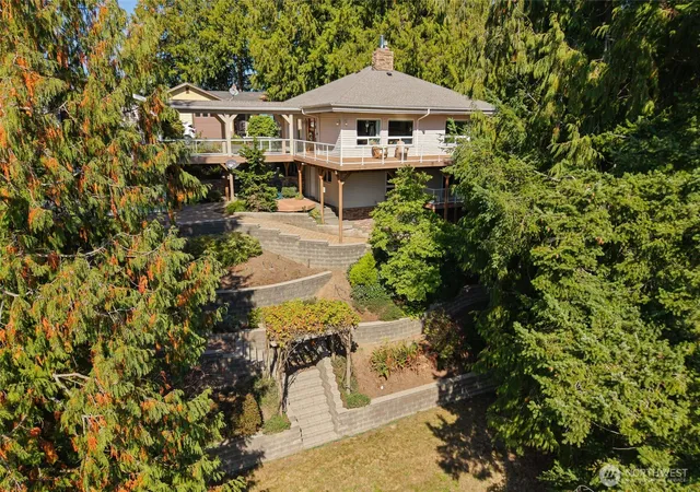 Photo 2 of Single family home for sale at 555 E Hemmi Rd, Lynden, WA 98264 | MLS# NWM2576382 | Listing updated on 2026-09-30