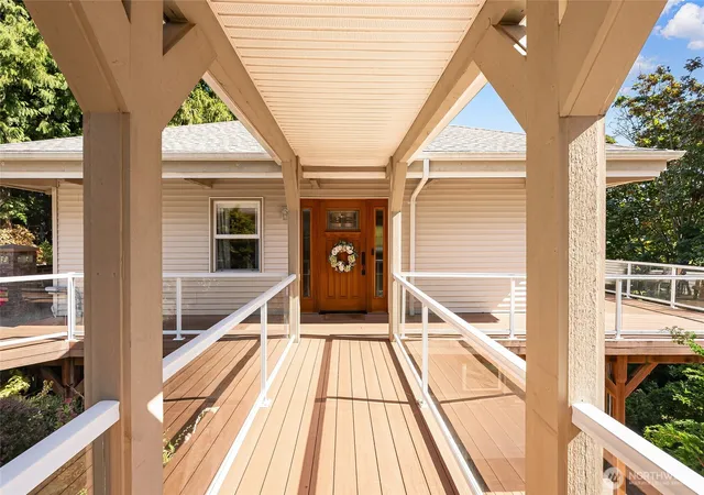 Photo 3 of Single family home for sale at 555 E Hemmi Rd, Lynden, WA 98264 | MLS# NWM2576382 | Listing updated on 2026-09-30