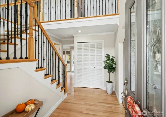 Photo 2 of Single family home for sale at 6238 113th Place Se, Bellevue, WA 98006 | MLS# NWM2576387 | Listing updated on 2026-10-02