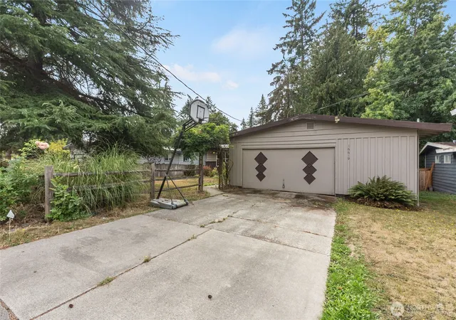 Photo 2 of Single family home for sale at 16619 Southeast 12th St, Bellevue, WA 98008 | MLS# NWM2576408 | Listing updated on 2026-09-29