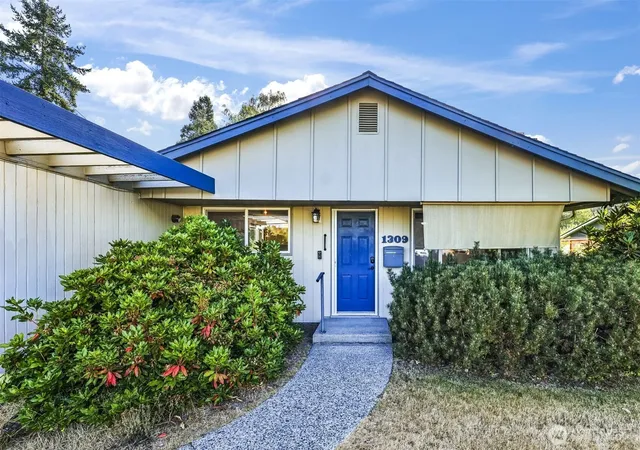 Photo 2 of Single family home for sale at 1309 Lenore Dr, Tacoma, WA 98406 | MLS# NWM2576409 | Listing updated on 2026-09-30