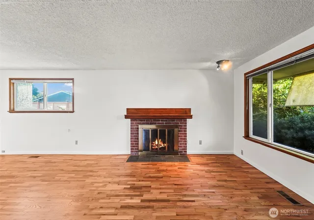 Photo 4 of Single family home for sale at 1309 Lenore Dr, Tacoma, WA 98406 | MLS# NWM2576409 | Listing updated on 2026-09-30