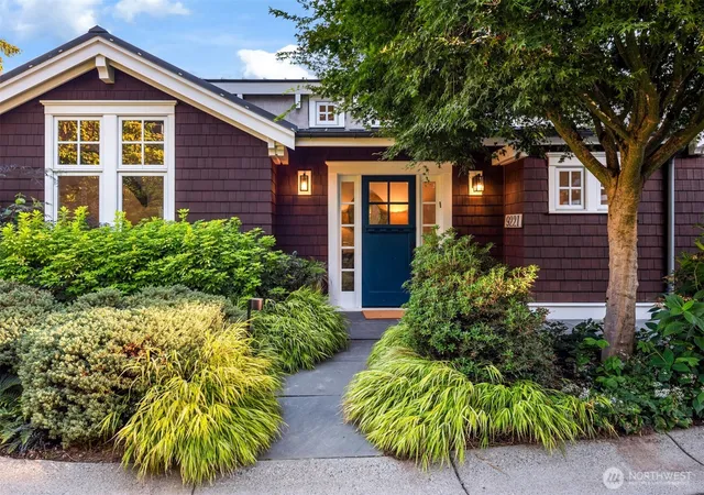 Photo 2 of Single family home for sale at 9221 Se 46th Street, Mercer Island, WA 98040 | MLS# NWM2576410 | Listing updated on 2026-09-30