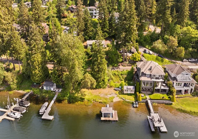 Photo 2 of Single family home for sale at 3027 E Lake Sammamish Pkwy Se, Sammamish, WA 98075 | MLS# NWM2576423 | Listing updated on 2026-09-25
