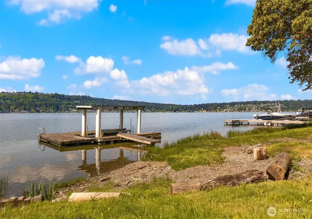 Photo 3 of Single family home for sale at 3027 E Lake Sammamish Pkwy SE, Sammamish, WA 98075 | MLS# NWM2576423 | Listing updated on 2026-09-25