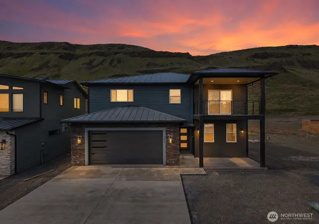 Photo 1 of Single family home for sale at 201 Bridgeview Dr, Vantage, WA 98950 | MLS# NWM2576433 | Listing updated on 2026-09-25