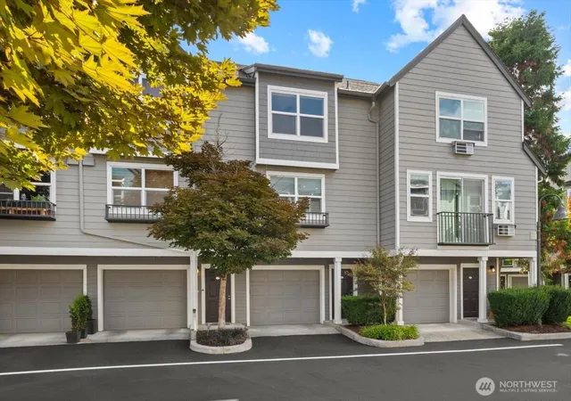 Photo 2 of Townhouse for sale at 1523 Se Cutter Ln, Vancouver, WA 98661 | MLS# NWM2576435 | Listing updated on 2026-09-23