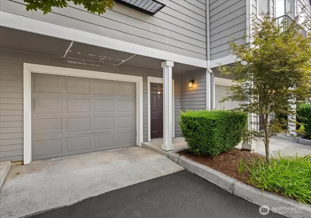 Photo 3 of Townhouse for sale at 1523 Se Cutter Ln, Vancouver, WA 98661 | MLS# NWM2576435 | Listing updated on 2026-09-23