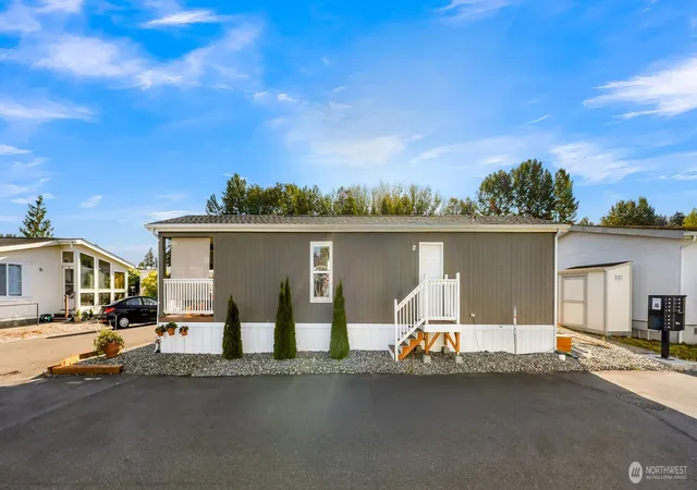 Photo 3 of Manufactured home for sale at 1200 Lincoln St #121, Bellingham, WA 98229 | MLS# NWM2576436 | Listing updated on 2026-10-02