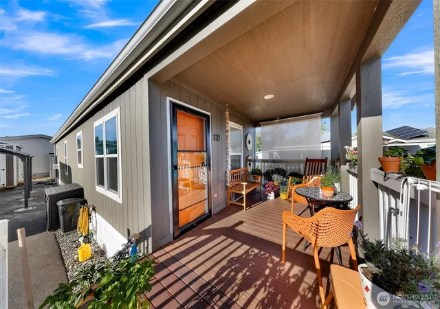 Photo 4 of Manufactured home for sale at 1200 Lincoln St #121, Bellingham, WA 98229 | MLS# NWM2576436 | Listing updated on 2026-10-02