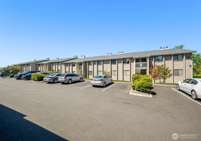 Photo 3 of Condo for sale at 1319 S Puget Dr #D15, Renton, WA 98055 | MLS# NWM2576443 | Listing updated on 2026-09-25