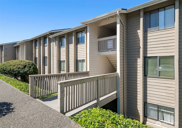 Photo 3 of Condo for sale at 1319 S Puget Dr #D15, Renton, WA 98055 | MLS# NWM2576443 | Listing updated on 2026-09-25
