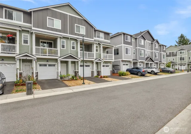 Townhouse for sale at 18132 1st Place SW, Normandy Park, WA 98166 | MLS# NWM2576445