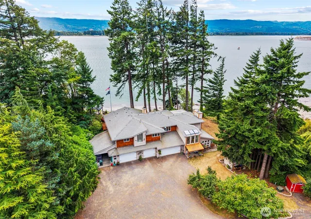 Photo 3 of Sale Pending at 10 Little Cape Horn, Cathlamet, WA 98612 | MLS# NWM2576454 | Listing updated on 2026-09-25