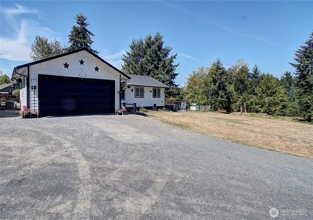 Photo 2 of Single family home for sale at 275 Studebaker Spur 2 Rd, Castle Rock, WA 98611 | MLS# NWM2576461 | Listing updated on 2026-09-25