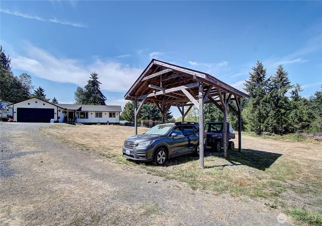 Photo 3 of Single family home for sale at 275 Studebaker Spur 2 Rd, Castle Rock, WA 98611 | MLS# NWM2576461 | Listing updated on 2026-09-25