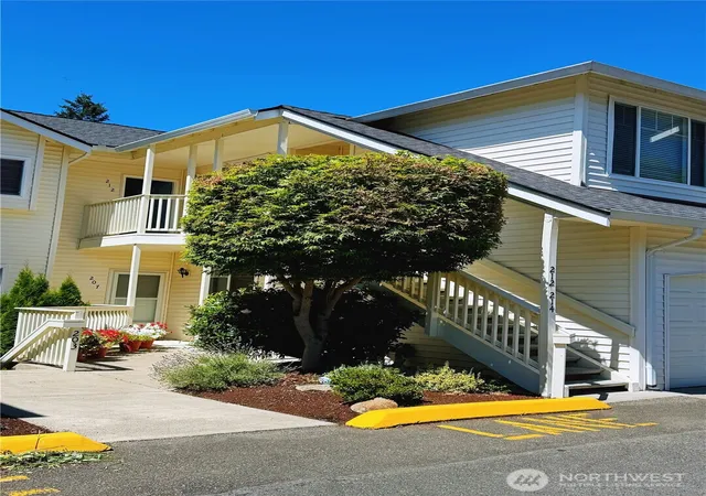 Photo 2 of Condo for sale at 4702 Ml Pond Dr Se #212, Auburn, WA 98092 | MLS# NWM2576480 | Listing updated on 2026-09-29