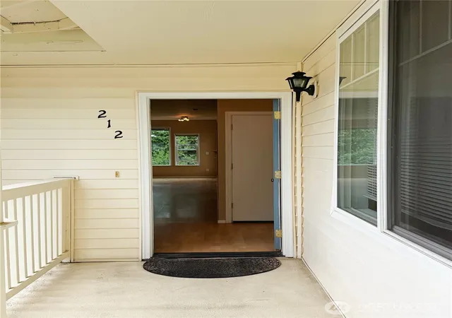Photo 3 of Condo for sale at 4702 Ml Pond Dr Se #212, Auburn, WA 98092 | MLS# NWM2576480 | Listing updated on 2026-09-29